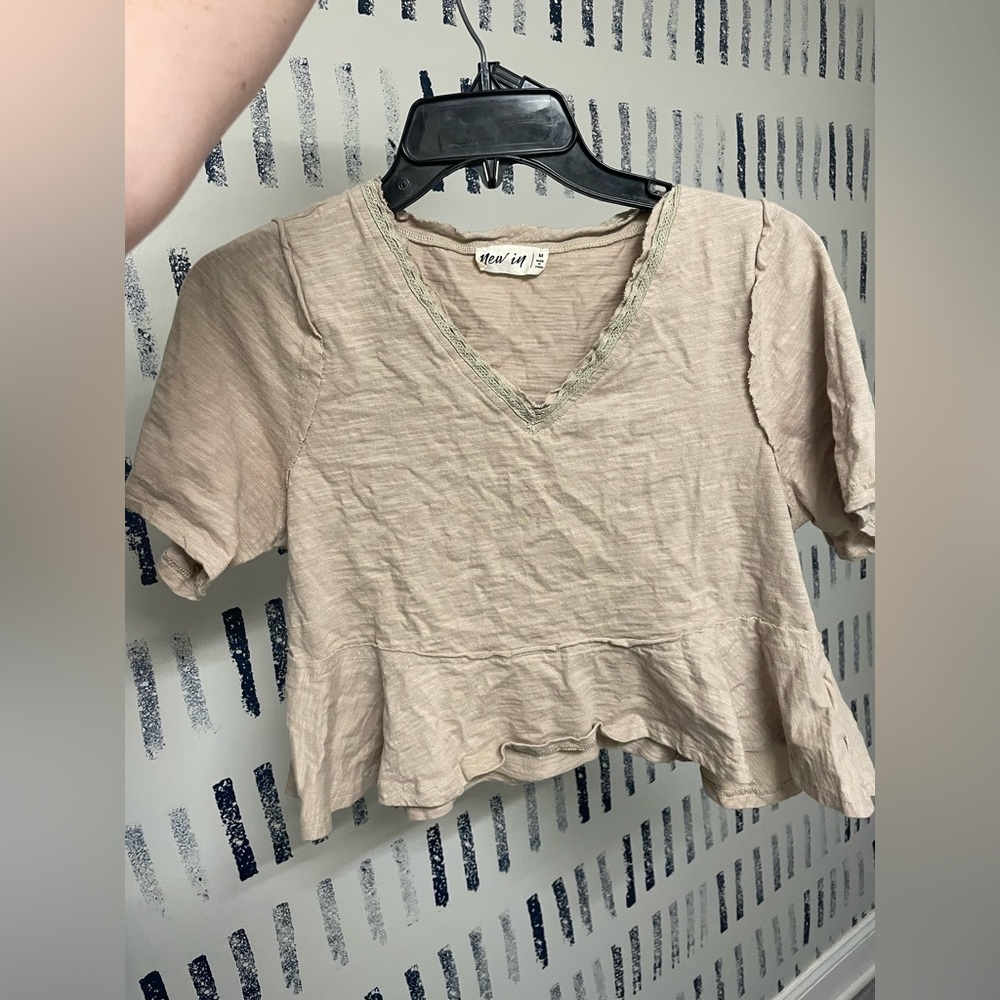 Short sleeve cream crop top